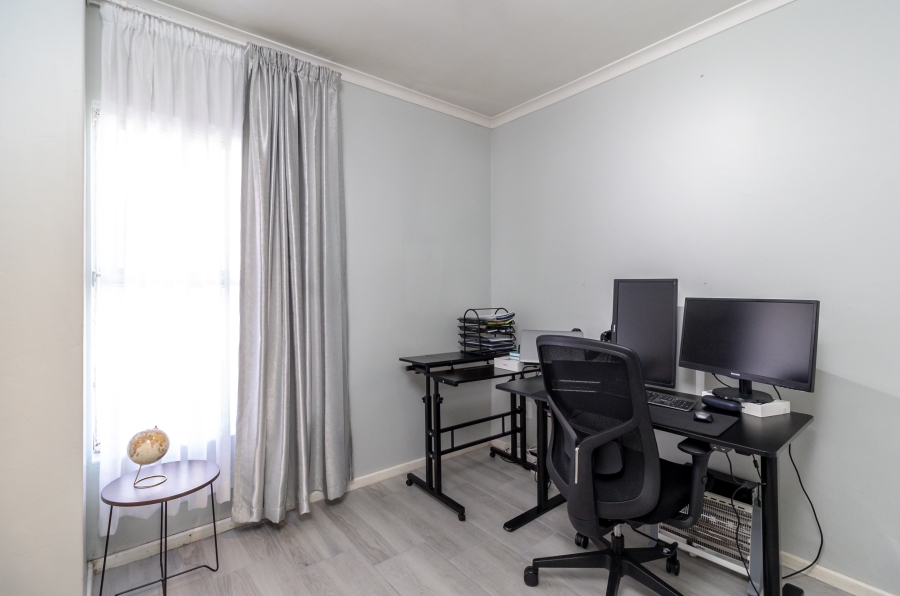 2 Bedroom Property for Sale in Pinelands Western Cape